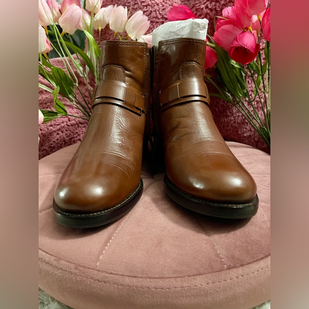 💖Pre-Loved Tory Burch Brown Ankle Booties Size 6 used once excellent condition. - Picture 6 of 12